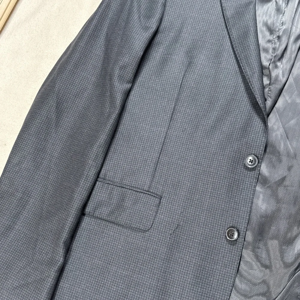 Joseph Abboud small flaw